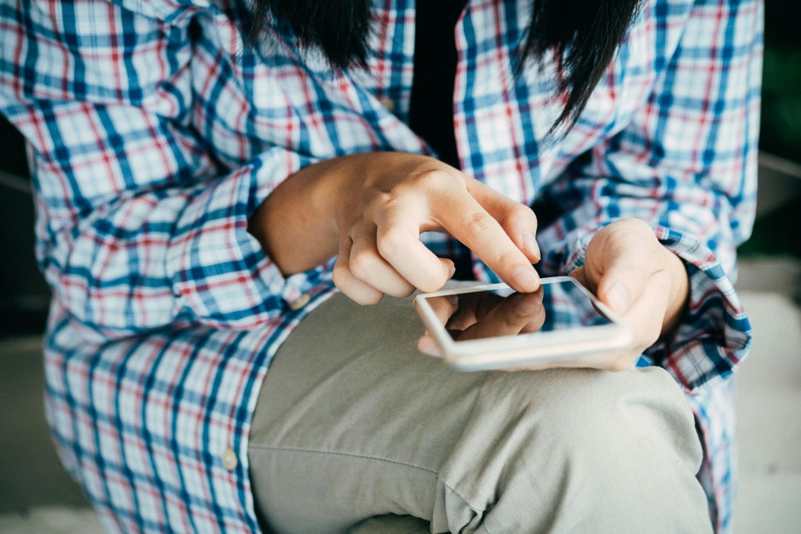 Text Therapy Guide: How It Works, Costs & Best Services 2025